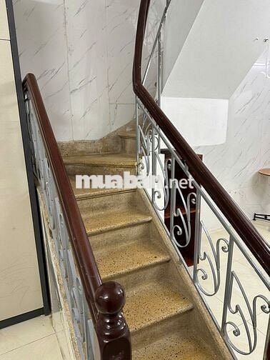 Nhà riêng Ngõ 612 Đê La Thành,  2 tầng 1 tum – ô tô đỗ đầu ngõ
