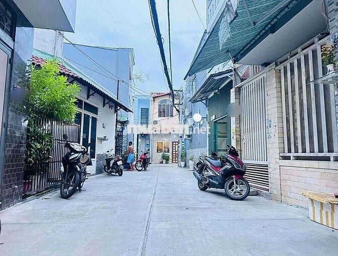 Bán nhà sát Aeon Mall - Hẻm nhà 5m - 32m2 - 2 tầng - Chỉ  3 tỷ xíu