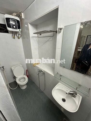 Nhà riêng Ngõ 612 Đê La Thành,  2 tầng 1 tum – ô tô đỗ đầu ngõ