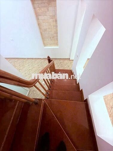 Phố Phú Thượng, Tây Hồ. D/T: 61m2. 5T. Giá: nhỉnh 12 tỷ, thuê ở. Lotte