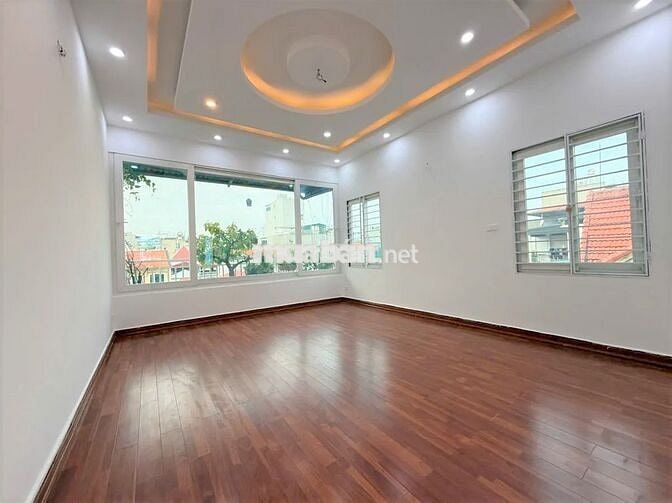 Phố Phú Thượng, Tây Hồ. D/T: 61m2. 5T. Giá: nhỉnh 12 tỷ, thuê ở. Lotte