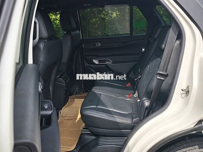 Ford Everest 2024 Titanium 4x2 màu trắng