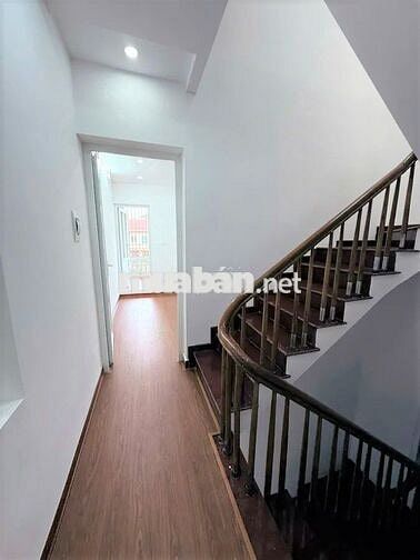 Phố Phú Thượng, Tây Hồ. D/T: 61m2. 5T. Giá: nhỉnh 12 tỷ, thuê ở. Lotte