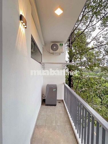 Căn hộ full nội thất ban công lớn máy giặt riêng giáp Q1, Q3