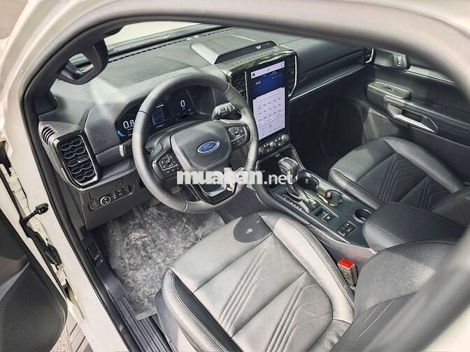 Ford Everest 2024 Titanium 4x2 màu trắng