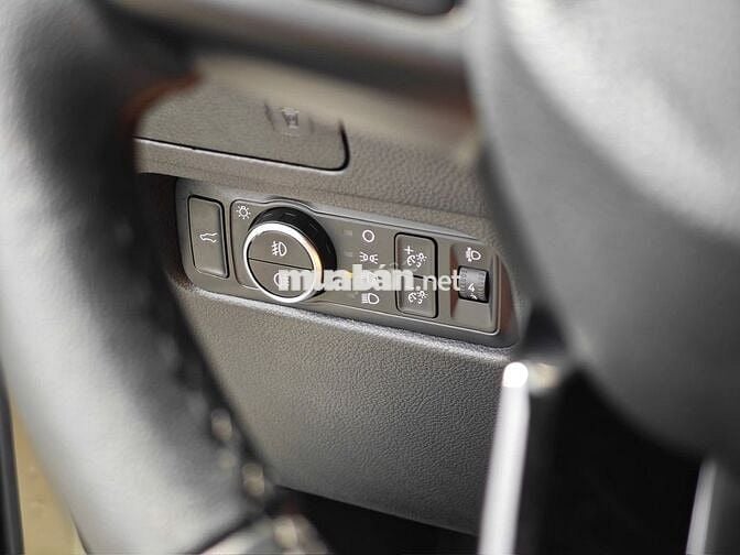 Ford Everest 2024 Titanium 4x2 màu trắng