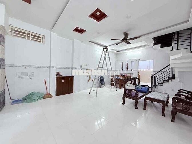 BÁN NHÀ LÔ GÓC, 2 TẦNG, HẺM XE TẢI, 5.5M x 11M, 3 PHÒNG NGỦ ,3WC