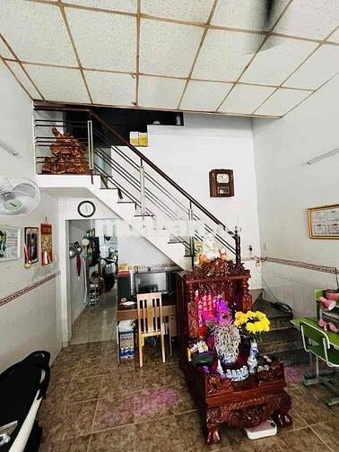 MẶT tiền chợ kinh doanh 66m2 (4 x 17 ).có hợp đồng thuê 10tr/tháng