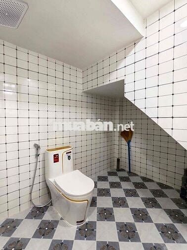 NHÀ TRỆT 2 LẦU MỚI ĐẸP FULL NỘI THẤT GÓC 2 MT  HẺM 7B NGUYỄN VĂN LINH