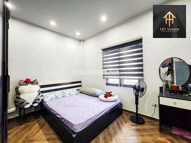 Bán nhà mặt ngõ Chợ Hàng-sau căn mặt đường