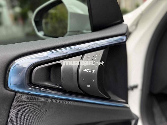 BMW X3 2025 sDrive20i - 2700 km