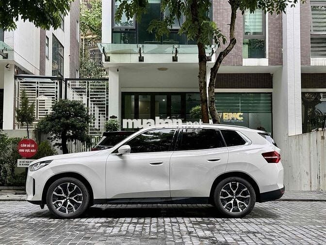 BMW X3 2025 sDrive20i - 2700 km