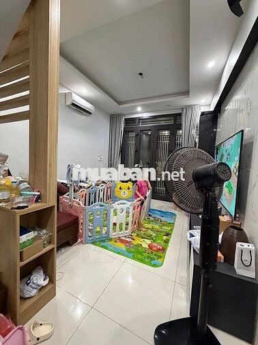 Nhà 36m2 4 Ngủ - Ngõ Ô Tô tránh xe máy – Full Nội Thất – Thạch Bàn, LB