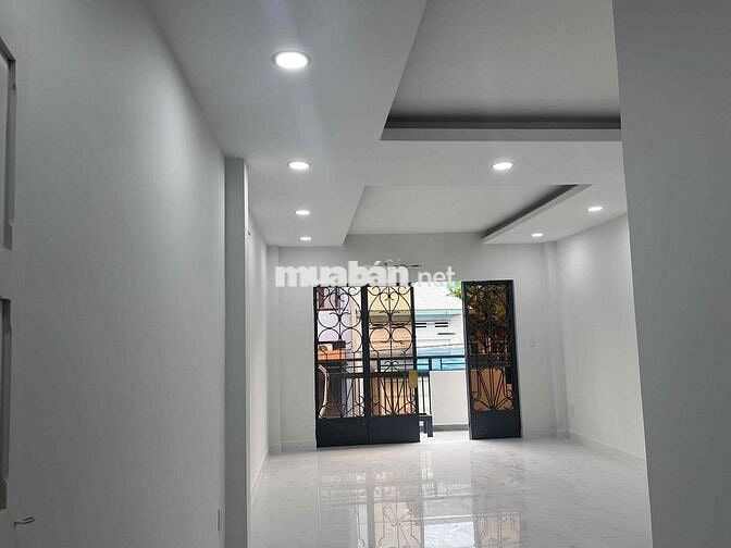 Cho thuê toà nhà đẹp 4,3x20, MT đường Hồ Biểu Chánh, PN