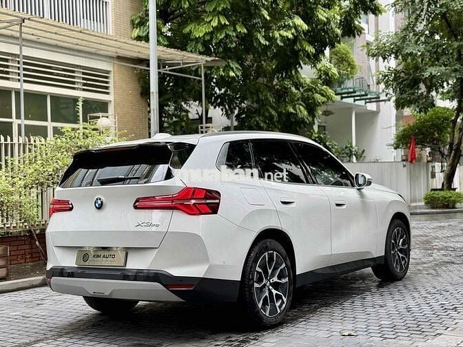 BMW X3 2025 sDrive20i - 2700 km