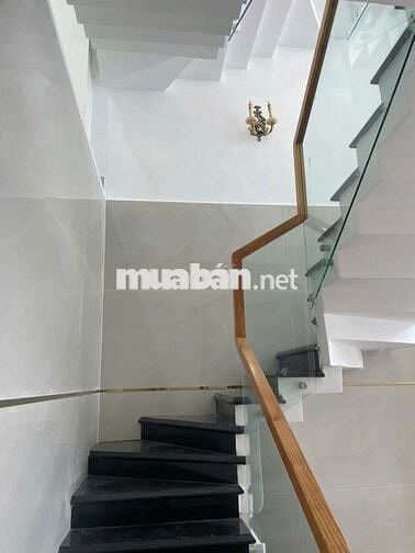 Nhà trệt lửng 2 lầu 4pn 4 wc đg xe hơi