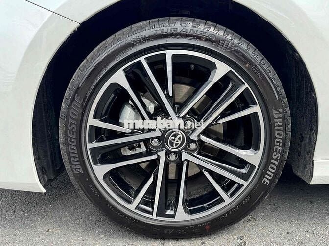 Toyota Camry 2025 2.5HEV TOP - 1300 km màu trắng