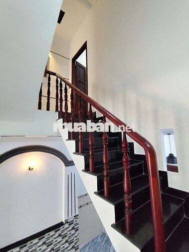 Nha Cho Thue  4,5 x 13m, 1 trệt 2 lầu  4p ngu   + noi that  hem xe hoi