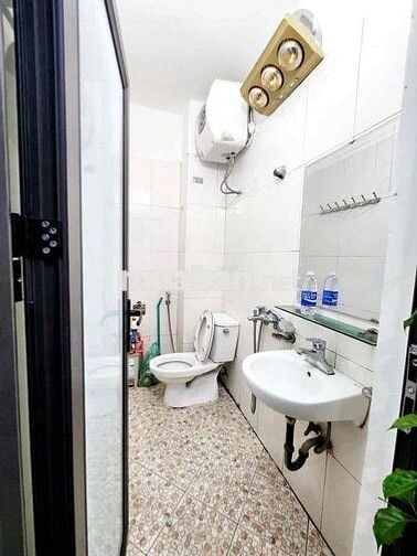 Gấp, bán căn hộ 55m2 ccmn tầng 4 phố Phạm ngọc Thạch 2 ngủ thang máy .