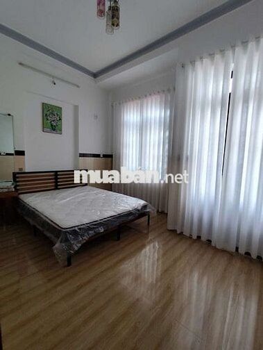 Nha Cho Thue  4,5 x 13m, 1 trệt 2 lầu  4p ngu   + noi that  hem xe hoi