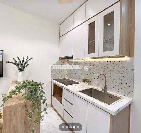 Bán Căn hộ CCMN tầng trung, Phạm Ngọc Thạch,nhà đẹp, ở ngay 50m2