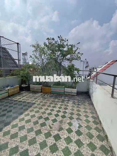 Nha Cho Thue  4,5 x 13m, 1 trệt 2 lầu  4p ngu   + noi that  hem xe hoi