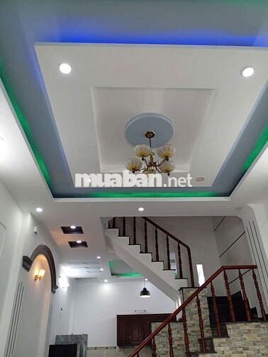 Nha Cho Thue  4,5 x 13m, 1 trệt 2 lầu  4p ngu   + noi that  hem xe hoi
