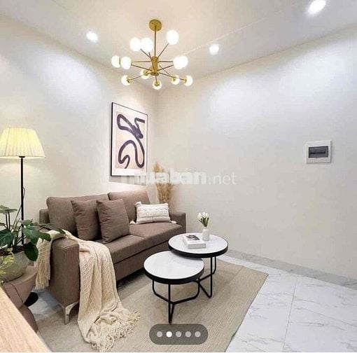 Bán Căn hộ CCMN tầng trung, Phạm Ngọc Thạch,nhà đẹp, ở ngay 50m2