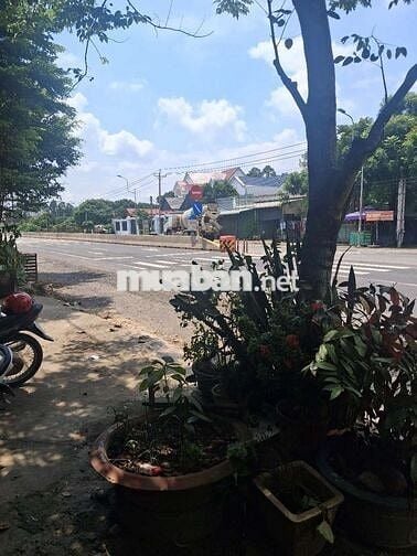 Chủ cần tiền bán gấp lô đất mặt tiền giá 1ty100