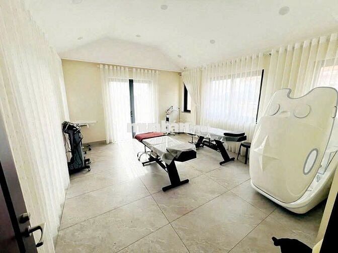 SIÊU PHẨM VỊ TRÍ PHỐ THỜI TRANG - 139E Lê Văn Sỹ - 4 Tầng - DT: 400m2