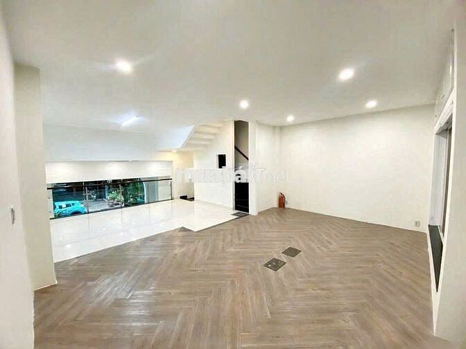 SIÊU PHẨM VỊ TRÍ PHỐ THỜI TRANG - 139E Lê Văn Sỹ - 4 Tầng - DT: 400m2