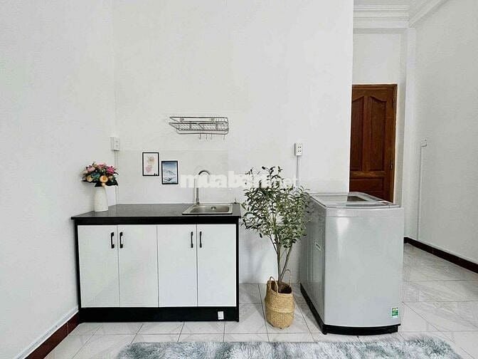 CĂN HỘ FULL NỘI THẤT BAN CÔNG RỘNG MÁY GIẶT RIÊNG GẦN ĐIỆN BIÊN PHỦ