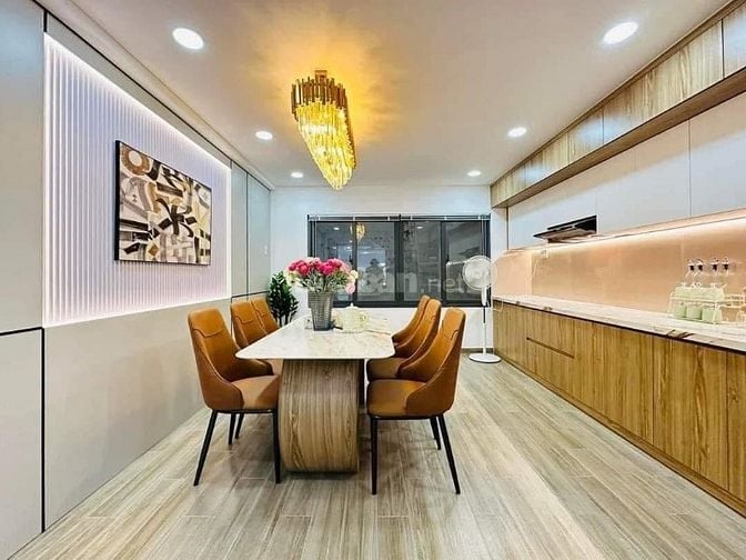 Bán gấp nhà Hoàng Văn Thụ, Phú Nhuận đang cho thuê 18tr giá 3 Tỷ 400