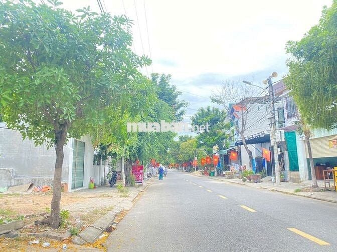 CỤM ĐẤT CHIA ĐƯỢC 4 LÔ MẶT TIỀN NGÔ XUÂN THU-SÁT TRƯỜNG CAO ĐẲNG GTVT