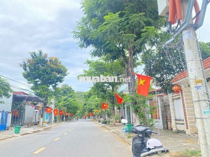 CỤM ĐẤT CHIA ĐƯỢC 4 LÔ MẶT TIỀN NGÔ XUÂN THU-SÁT TRƯỜNG CAO ĐẲNG GTVT