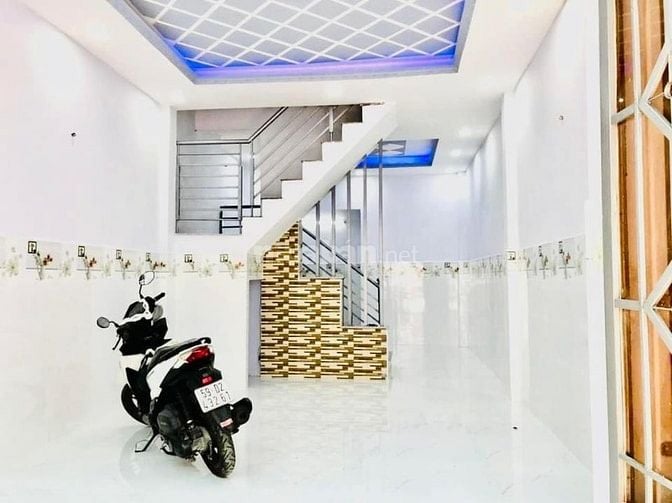 Vỡ nợ bán nhà 1 trệt 1 lầu đường Kênh Tân Hóa - Tân Phú giá 990 triệu 