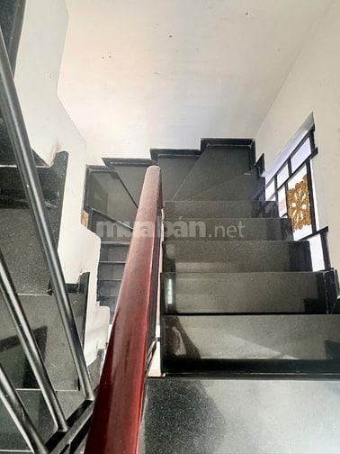 Nhà hxm nguyễn thị minh khai 3 lầu 5 phòng 3 wc 6 tỷ 8