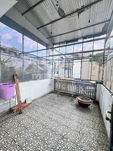 Nhà hxm nguyễn thị minh khai 3 lầu 5 phòng 3 wc 6 tỷ 8