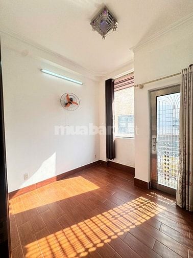 Nhà hxm nguyễn thị minh khai 3 lầu 5 phòng 3 wc 6 tỷ 8