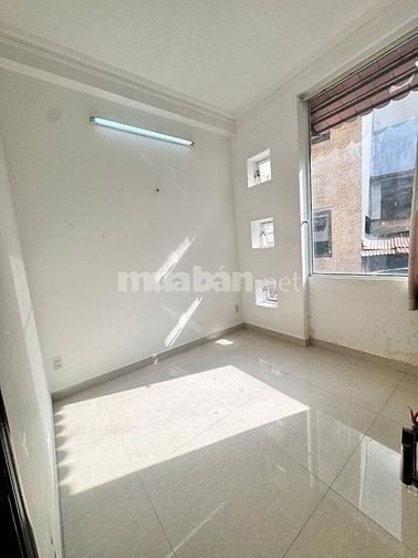 Nhà hxm nguyễn thị minh khai 3 lầu 5 phòng 3 wc 6 tỷ 8