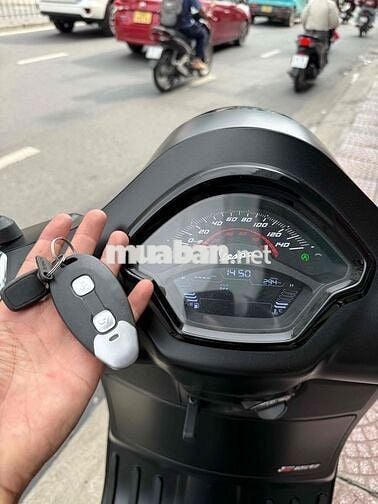 Vespa GTS 150 KeyLess Smartkey 2025 200 KM