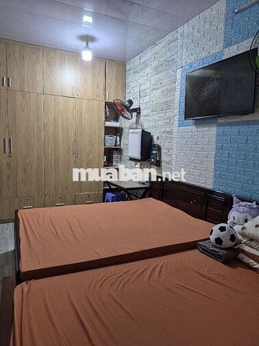 Bán nhanh nhà đường phan văn hớn vào 150m