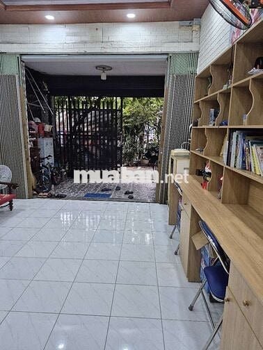 Bán nhanh nhà đường phan văn hớn vào 150m