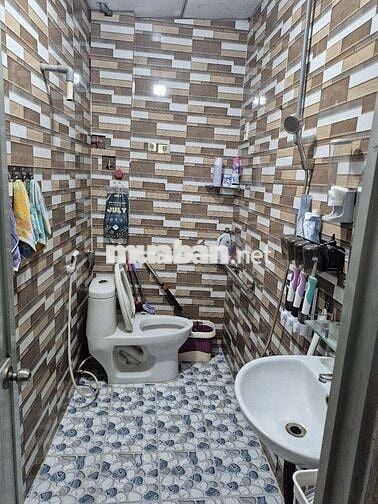 Bán nhanh nhà đường phan văn hớn vào 150m