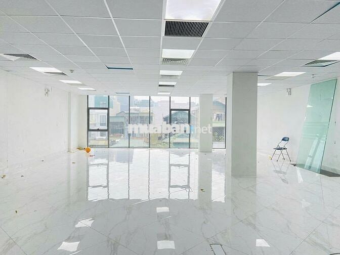 Cho thuê văn phòng Đội Cấn 150m² mới đẹp vuông đét 25tr hầm để 10 oto