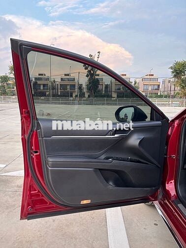 Toyota Camry 2.5Q Model 2021 Nhập Thái Biển số HCM