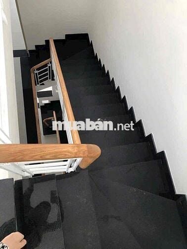 NHÀ GẦN TRƯỜNG CẤP 1..2..3. TRỆT LẦU TUM. 2PN 3WC. SÂN XE HƠI