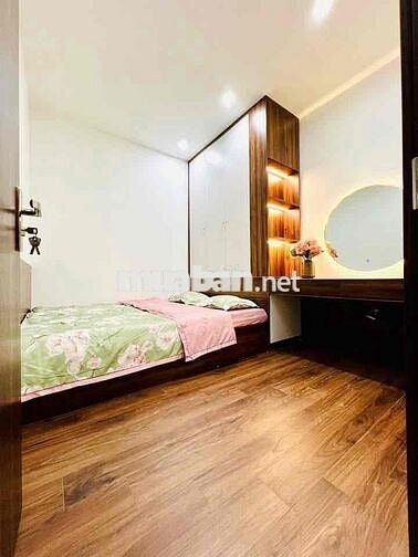 Lô góc tập thể phố Trần Đại Nghĩa nhà đẹp 2 thoáng 3 ngủ ở ngay sổ to