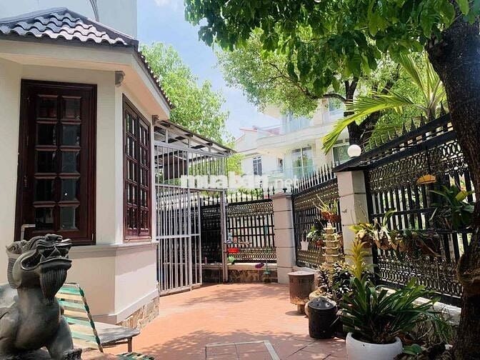 QUẬN 7: BIỆT THỰ  NẰM TOẠ LẠC TẠI KDC VEN SÔNG - SIÊU VIP. Giá 52ty3.