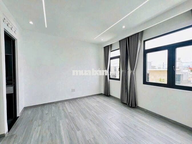 SIÊU PHẨM NHÀ ĐẸP- Cho thuê 228B Nguyễn Hồng Đào. Nhà mới sơn sửa 100%